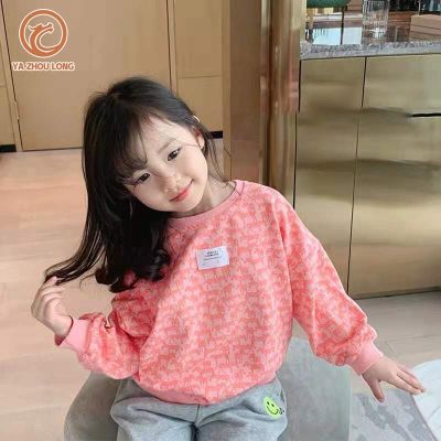 【Candy style】 YA ZHOU LONG เสื้อยืดแขนยาวเด็กผู้หญิง แฟชั่น สวมใส่สบาย เสื้อคลุมสไตล์หวาน เวอร์ชั่นเกาหลี พิมพ์ด้านบน