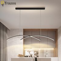 โคมไฟระย้า LED ฝ้าเพดานทันสมัยพร้อมรีโมทคอนโทรลหรี่แสงได้โคมไฟแขวนสีดำสำหรับห้องนั่งเล่นโต๊ะรับประทานอาหารในครัว