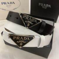 Prada เข็มขัดสามเหลี่ยมเรียบหัวเข็มขัดชั้นแรก Cowhide เข็มขัดผู้หญิงสไตล์เกาหลีส่วนบุคคลทุกการจับคู่หนังแท้ตกแต่งกางเกงยีนส์สายคล้องจุด