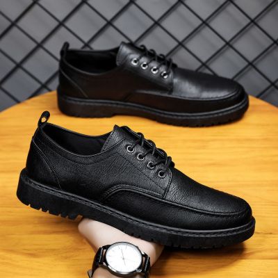 【Ready】🌈 2023 new mens Korean style mens low-top black casual leather shoes waterproof non-slip tooling boots leather panel shoes