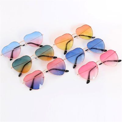 แว่นตากลางแจ้งสำหรับผู้ชายและผู้หญิงเฉดสี UV400แว่นตากันแดดโลหะแฟชั่นรูปหัวใจ