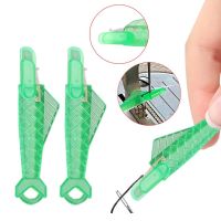 ⊕✈♗ DIY Stitch Fish Shape Needle Threader Quick Needle Threading Aid Plastic Sewing Machine Threading Accessory