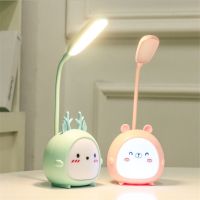 [Qingxin fabrics] โคมไฟตั้งโต๊ะ USB LED การ์ตูนน่ารักชาร์จไฟได้สามสปีดเพื่อการเรียนรู้โคมไฟโต๊ะอ่านหนังสือโคมไฟตั้งโต๊ะเด็กไฟกลางคืนสำหรับเวลานอน