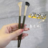 ﹊⊕▪ Half a fan the nasal shadow brush bevel grooming shadow brush makeup brush grooming pen high bridge of the nose oblique half fan-shaped nasal shadow brush head