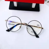 แว่นสายตา Blue Block กรอบสีดำทอง แว่นทรงกลม แว่นกรองแสงคอมพิวเตอร์ มีตั้งแต่เลนส์ 50 ถึง 400 มีทั้งสายตาสั้นและยาว กดเลือกเลนส์ได้เลย งานหรูมาก (กรอบพร้อมเลนส์สายตา) ( แถมฟรีซองใส่แว่นและผ้าเช็ดเลนส์อย่างดี ) เก็บเงินปลายทางได้ ลดราคาถูกที่สุด • เป็นแว่นเ