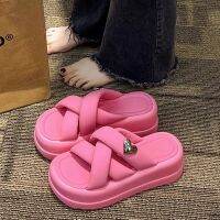 【July】 Internet celebrity slippers womens outerwear niche high-end sense 2023 summer new office heightened ultra-thick bottom sandals and