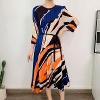 ✁ﺴ Miyake Pleated Dress Women 39;s Spring/Summer 2023 New Fashion Loose Show Slim Pressed Pleated Print Half Sleeve Tie Skirt