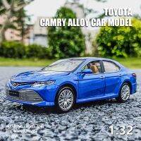 โตโยต้า1/32 Camry โมเดลรถโลหะผสม Diecasts ของเล่นโลหะยานพาหนะจำลองรถสะสมเสียงและเบาของขวัญของเล่นสำหรับเด็ก