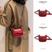 Red niche design mini small bag female 2023 new 2023 Messenger high-end mini lipstick bag 【BYUE】