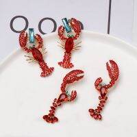 [Han ornaments] 1คู่สีแดง Rhinestone Lobster ต่างหูโลหะผสมเงากั้ง Dangler สำหรับผู้หญิงแฟชั่นบุคลิกภาพวางต่างหูคริสตัลต่างหู