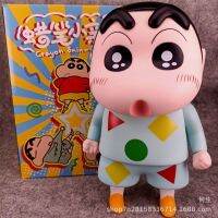 Crayon Shin-Chan ภาพอนิเมะขนาดใหญ่21ซม. เครื่องตกแต่งพีวีซีชุดนอนคลาสสิกโมเดลน่ารักแฟนๆของสะสมของขวัญตุ๊กตาน่ารักสำหรับเด็ก