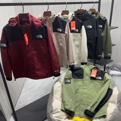 ♝NORTH FACE 1990สำหรับทั้งหญิงและชายเวอร์ชั่นฤดูใบไม้ผลิของเราเทรนฤดูใบไม้ร่วงและฤดูหนาวเสื้อแจ็คเก็ตสำหรับกิจกรรมกลางแจ้งสกีปีนเขากันน้ำของแท้เสื้อแจ็คเก็ตคลุมยาวกันลมของแท้