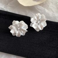 Bing Tu White Flower Earrings Without Piercing Big Clip Earring No Ear Hole Floral Jewelry Simple Cute Earcuffs For Women