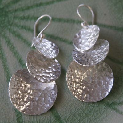 beautiful exotic circle Thai design earrings pure silver Thai Karen hill tribe วงกลม สวยงามไทยตำหูเงินกระเหรี่ยงทำจากมือชาวเขางานฝีมือสวยของฝากที่มีคุณค่าของฝากถูกใจ