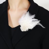 Luxury Pearl Feather Brooches Pins for Women Elegant Corsages Modern Retro Jewelry Badges Dual-use Banquet Performance Suit Pin