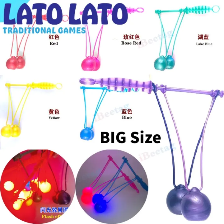 ขนาดใหญ่] Lato Latto พร้อม Handle Stock Tek Tek ของเล่นวินเทจ Lato Latto พร้อม Handle Pro Clackers Ball ลูกบอลโปรคลิกเกอร์ของเล่นลูกบอลลาโต-ลาโตของเล่นโรงเรียนเก่าไวรัสของเล่น Etek ลูกบอลคลิ๊กลูกบอลคลายเคลียดบอลของเล่นยอดนิยมของศตวรรษที่ผ่านมา