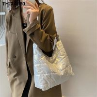 fashion autumn and winter retro large-capacity tote bag women 2022 new trendy simple commuter