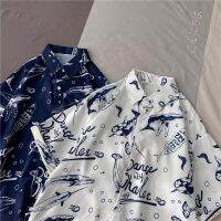 [ส่งของ]2 สี【M-3XL】แฟชั่น Whale พิมพ์เสื้อแขนสั้นผู้ชายหลวมสไตล์คู่ฤดูร้อนสไตล์ใหม่ลำลองเสื้อฮาวายระบายอากาศได้