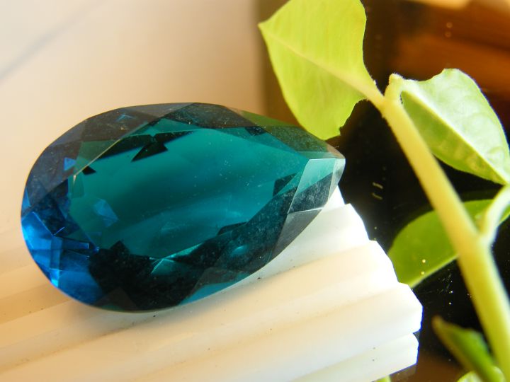 เพทาย-9-7-กะรัต-crystal-glass-blue-zircon-สีเพทาย-พลอย-lab-made-100-ราคาเป็นเม็ด-9-7-กะรัต-พลอย-ขนาด-13x18-มิล