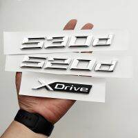 3D โลโก้โครเมี่ยม ABS 520D 530D สติกเกอร์ประดับลำตัวตราสัญลักษณ์รถ Xdrive สำหรับ E60 E39 E34 F10 520D 530D Xdrive ที่ตกแต่ง Bemper Belakang Xdrive