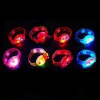 【Ready Stock】[PPTH] ไฟฉาย LED นาฬิกาข้อมือ สร้อยข้อมือ ของเล่นการ์ตูนน่ารัก ฮาโลวีน คริสต์มาส ของขวัญเด็ก [MOTOR]