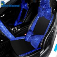 [Automobile accessories] เพชรสีฟ้าใสที่รองพนักพิงศีรษะสากลเบาะปูรองที่รองเบาะรถยนต์สำหรับสัตว์เลี้ยงรถยนต์เหมาะสำหรับผู้หญิงสุภาพสตรีของขวัญเด็กผู้หญิงอุปกรณ์ตกแต่งภายในรถยนต์