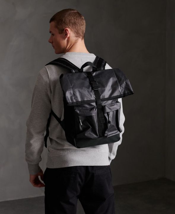 superdry-roll-top-tarp-backpack-กระเป๋าเป้สะพายหลัง-สำหรับผู้ชาย-คุณสมบัติป้องกันน้ำ