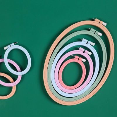 【CC】 Plastic Colorful Oval Frame Embroidery Hoop Needlecraft Machine Round Hand Household Sewing Tools