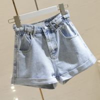 Celana Pendek Denim ลายดอกตูมเอวสูงสำหรับผู้หญิงในฤดูร้อนทรงหลวมและอเนกประสงค์มีชายเสื้อเป็นลอนบางๆเทรนด์กางเกงขากว้างทรงเอ