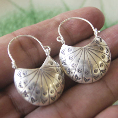 Exotic nice Thai design earrings pure silver Thai Karen hill tribe สวยงามไทยตำหูเงินกระเหรี่ยงทำจากมือชาวเขางานฝีมือสวยของฝากที่มีคุณค่าของฝากถูกใจ