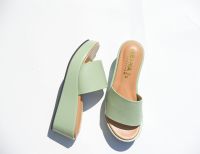 รองเท้าเเฟชั่นผู้หญิงเเบบเเตะสวมส้นตัน No. 8252  NE&amp;NA Collection Shoes