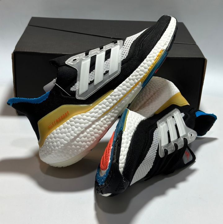 รองเท้าผ้าใบ-adidas-ultraboost-สินค้าพร้อมส่ง