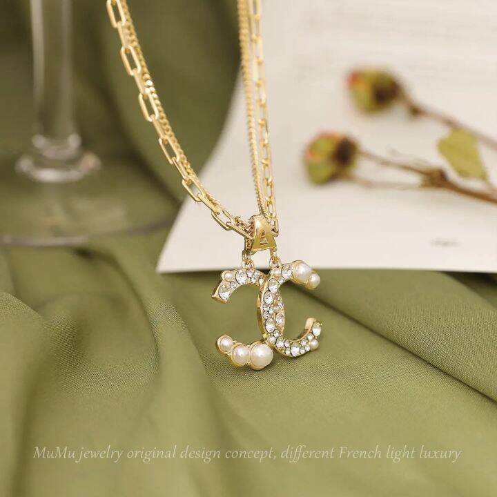 แฟชั่นน้ำหนักเบาหรูหราสร้อยคอมุกคู่-c-อารมณ์2023-choker-ถัก-rhinediamond-ลมมีกลิ่นหอมเล็กๆหญิงสร้อยคล้องคอตุ้มห้อยสร้อยคอผู้หญิง