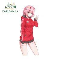 EARLFAMILY 13ซม. X 5.8ซม. DARLING In The FRANXX ศูนย์เด็กสาวที่น่ารักรถอะนิเมะสองตัวสติ๊กเกอร์และรูปลอกตกแต่งกันชนไวนิล