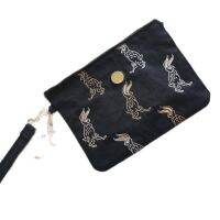 กระเป๋าคล้องมือ KIPLING HELEN Lee Bunny Pouch วัสดุ Nylon 100% ขนาดพอเหมาะ