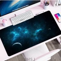 แผ่นรองเมาส์ขนาดใหญ่ 700x400 / 900x400 มม. Space Galaxy HD Wallpaper Table Pad อุปกรณ์เสริมคอมพิวเตอร์ แผ่นรองเมาส์สำหรับเล่นเกม