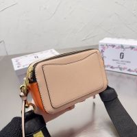 ต้นฉบับ Mark small square bag camera bag MJ womens bag star same color matching cowhide wide shoulder strap single shoulder Messenger bag multi-layer