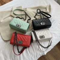 {Baozhihui}Baozhihui Mom Chain Lock Small Square Bag Ladies Casual Shoulder Small Bag Fashion Messenger Bag Simple Bag