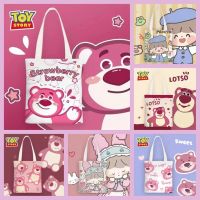 ?กระเป๋าผ้าแคนวาสอินเทรนด์ กระเป๋าสะพายไหล่  Lotso Toy Story Lotso กระเป๋าถือ ผ้าแคนวาส ลายการ์ตูนหมี สตรอเบอร์รี่น่ารัก ความจุขนาดใหญ่ แฟชั่นสําหรับสตรี นักเรียน กระเป๋าผ้า กระเป๋าถือ หมีน้อยกระเป๋าเก๋