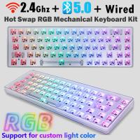 ชุดคีย์บอร์ดแบบกลไก RGB 2.4Ghz ไร้สายบลูทูธ3โหมดสนับสนุนชุดแป้นพิมพ์ปรับสีไฟแบบ DIY