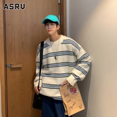 ASRV เสื้อกันหนาว ผช เสื้อกันหนาว ผู้ชาย สเวตเตอร์ชาย sweaters for men เสื้อสเวตเตอร์คู่ลำลองคอกลมหลวมเสื้อกันหนาวลายทางทรงหลวมของผู้ชาย