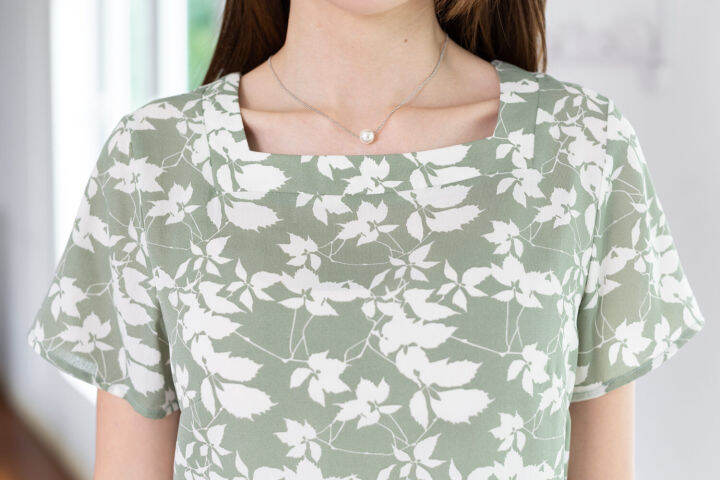 narinari-mt2805-square-neckline-blouse-leaf-floral-print