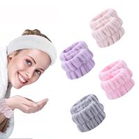 2 Buah Sweatband Penyerap Pergelangan Tangan Flanel Olahraga Gelang Dapat Digunakan Kembali Mencegah Cairan dari Tumpah untuk Mencuci Wajah Olahraga Luar Ruangan Spa