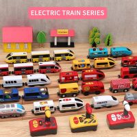 ชุดของเล่นทางรถไฟรางรถไฟไฟฟ้า RC รถเหล็กหล่อสำหรับเด็กรถยนต์ของเล่นของเล่นในปัจจุบันเชื่อมต่อกับรางรางรถไฟไม้
