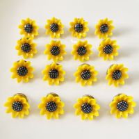 100Pcs/Box Cute Plastic Thumbtack Sunflower Shape Push Pins for Notice Board Cork Paper Photo Wall Studs Wholesale Clips Pins Tacks