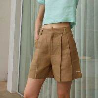 SUUBE Official Hazel shorts - Almond Linen100% กางเกงขาสั้น ทรงBermuda จีบหน้า มีกระเป๋าจริงด้านข้างและด้านหลัง