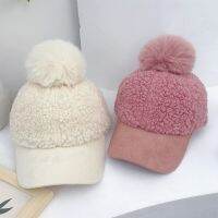 ผู้หญิงฤดูหนาว Faux ขนแกะเบสบอลหมวกสูงสุด Fuzzy สีทึบน่ารัก Pompom ฮิปฮอปครีมกันแดด Visor Brim หมวกบีนนี่