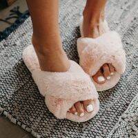 [A NEW HOT]ฤดูหนาว HomeWomenSlippers Faux FurryStrap Flat Slip On Indoor Non SlipSlides Ladies Shoes Female Whosale