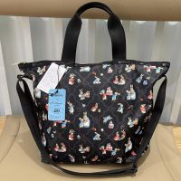 2023 Lesportsac สินค้าใหม่กระเป๋าโท้ทพิมพ์ลายการ์ตูน กระเป๋าพร็อพน้ำหนักเบาความจุขนาดใหญ่กระเป๋า Messenger แบบพกพาแบบสบายๆ4360