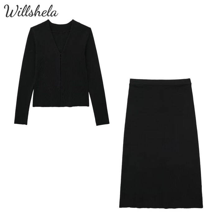 Sweater and skirt outlet coordinates